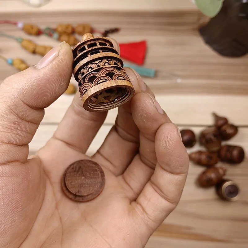 木製彫刻アロマセラピーボトルミニ花瓶塔型車吊り下げ装飾フレグ - Diffuser Necklace Locket のレビューと価格